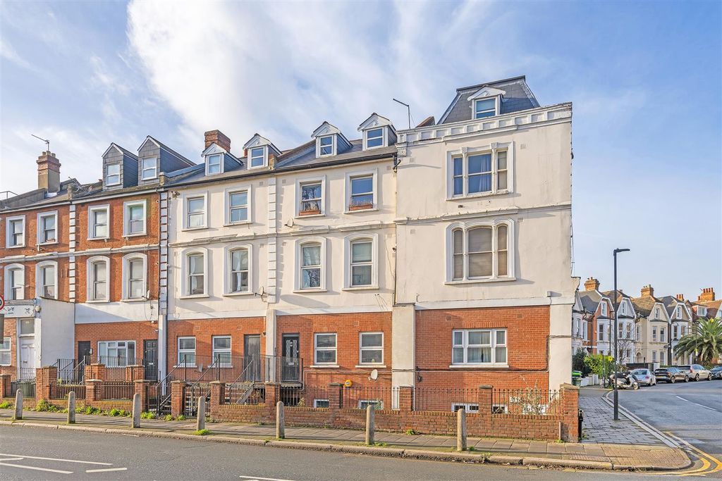 Property photo 2 of 11 10