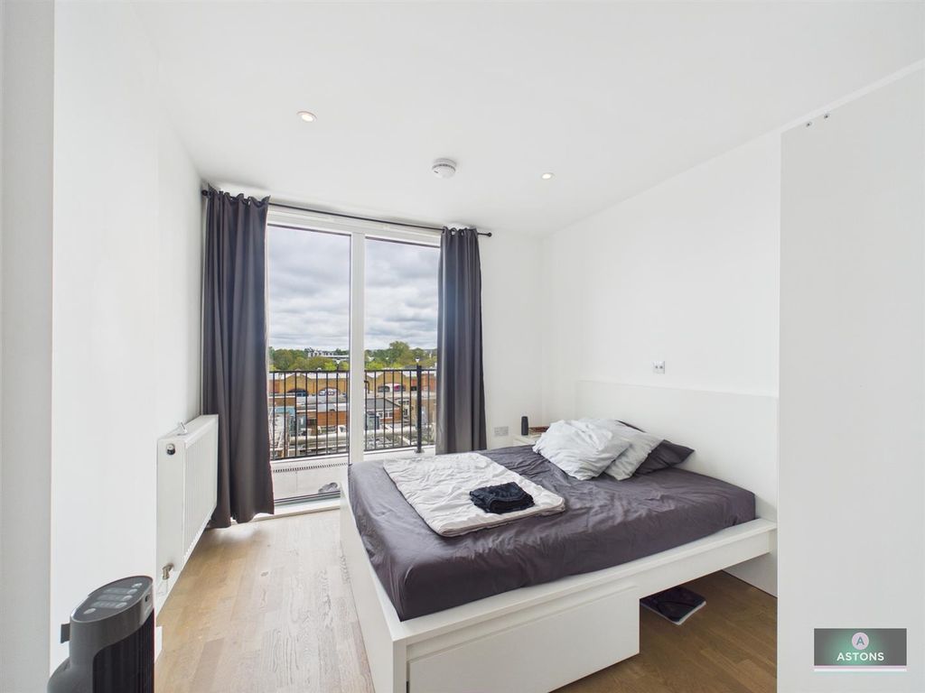 Property photo 3 of 8 Cam02067G0-Pr0407-Still002.Jpg