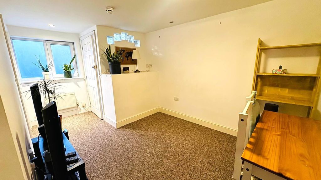 Property photo 2 of 13 Lounge.Jpeg