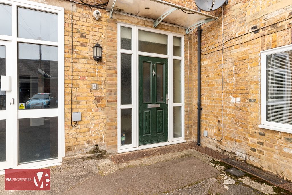 Property photo 1 of 11 Photo 10