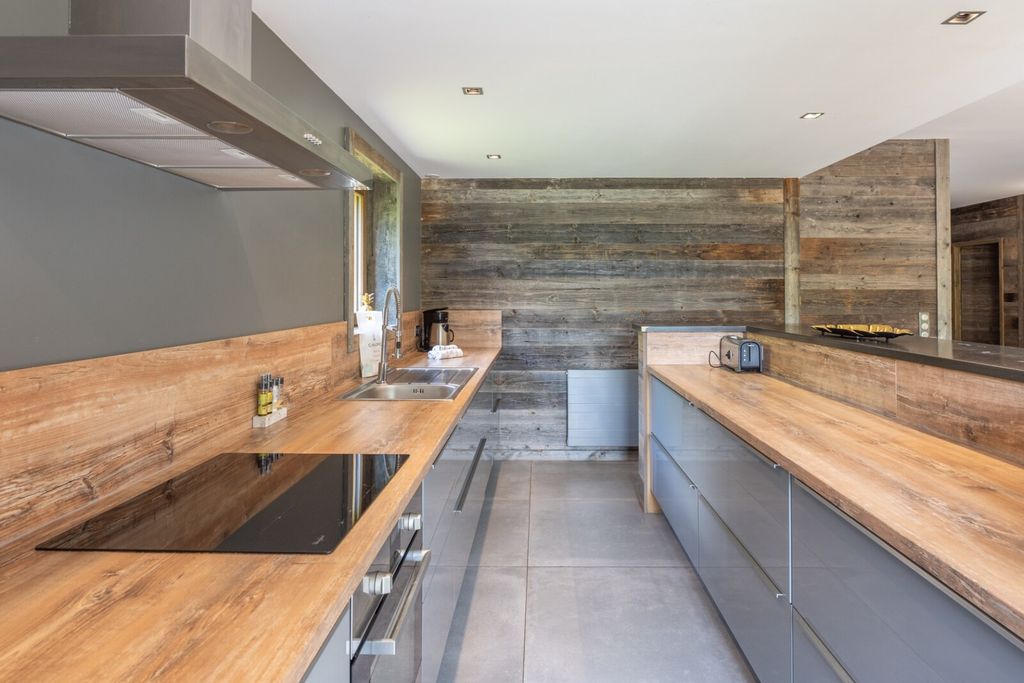 Property photo 3 of 12 Kitchen Area