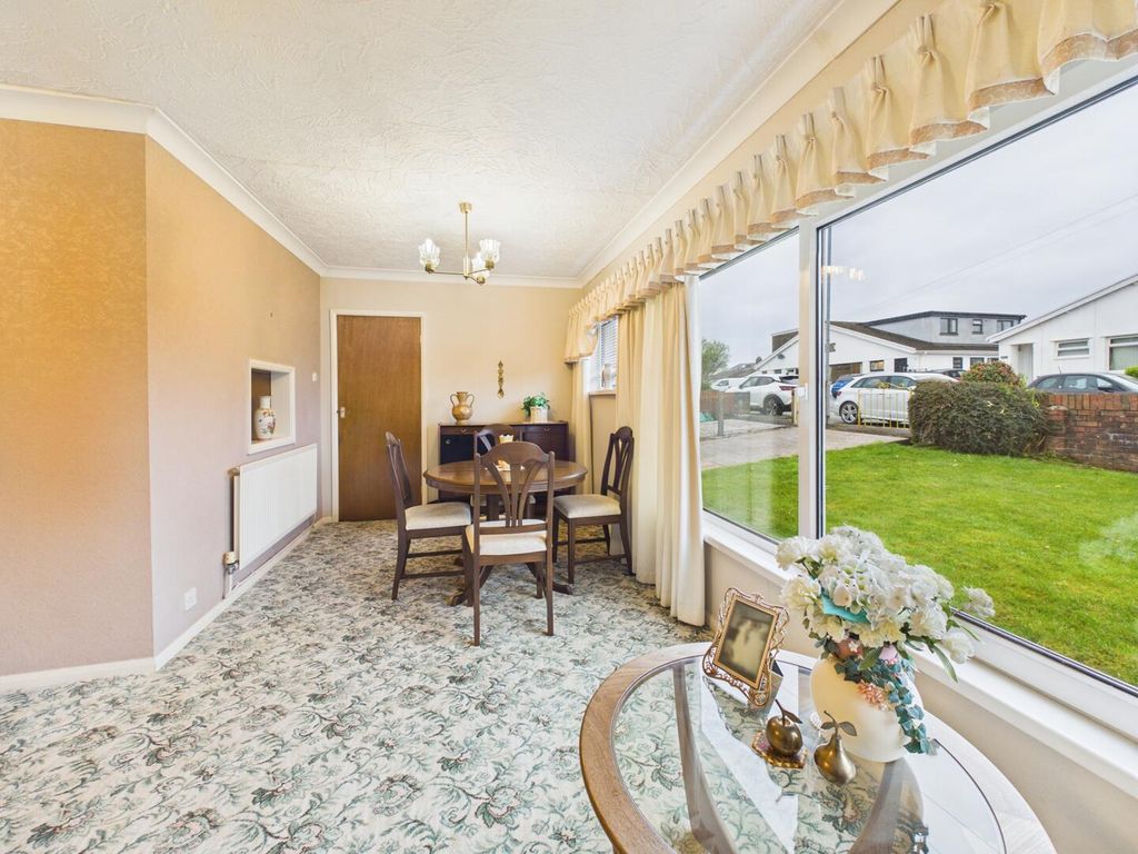 Property photo 3 of 14 Dining Room