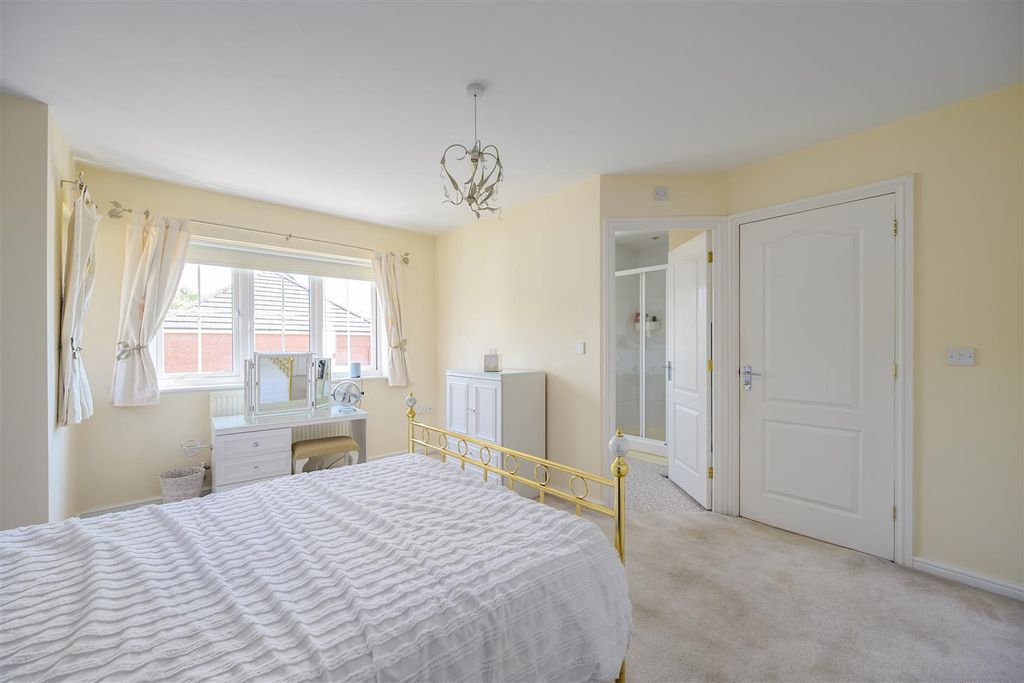 Property photo 3 of 25 Master