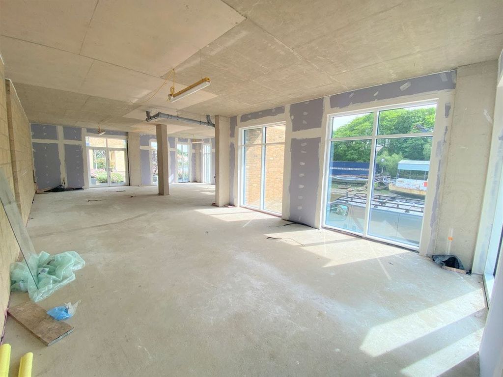 Property photo 3 of 9 Unit 3 Lion Wharf - Old Isleworth (3) (Copy).Jpg