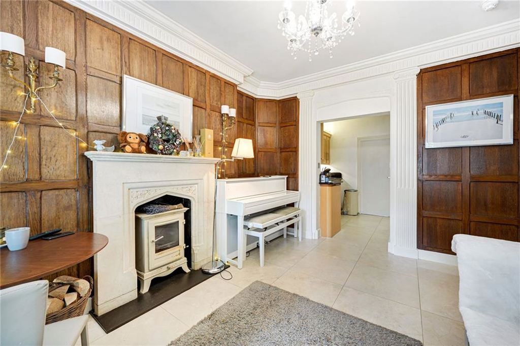 Property photo 2 of 8