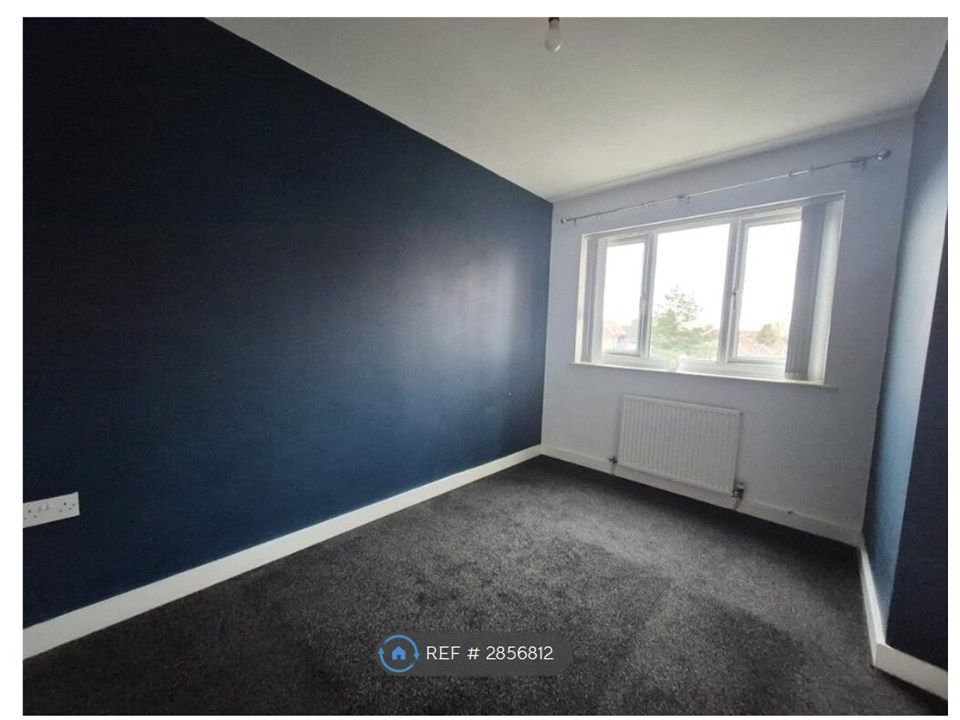 Property photo 3 of 10 Bedroom 2