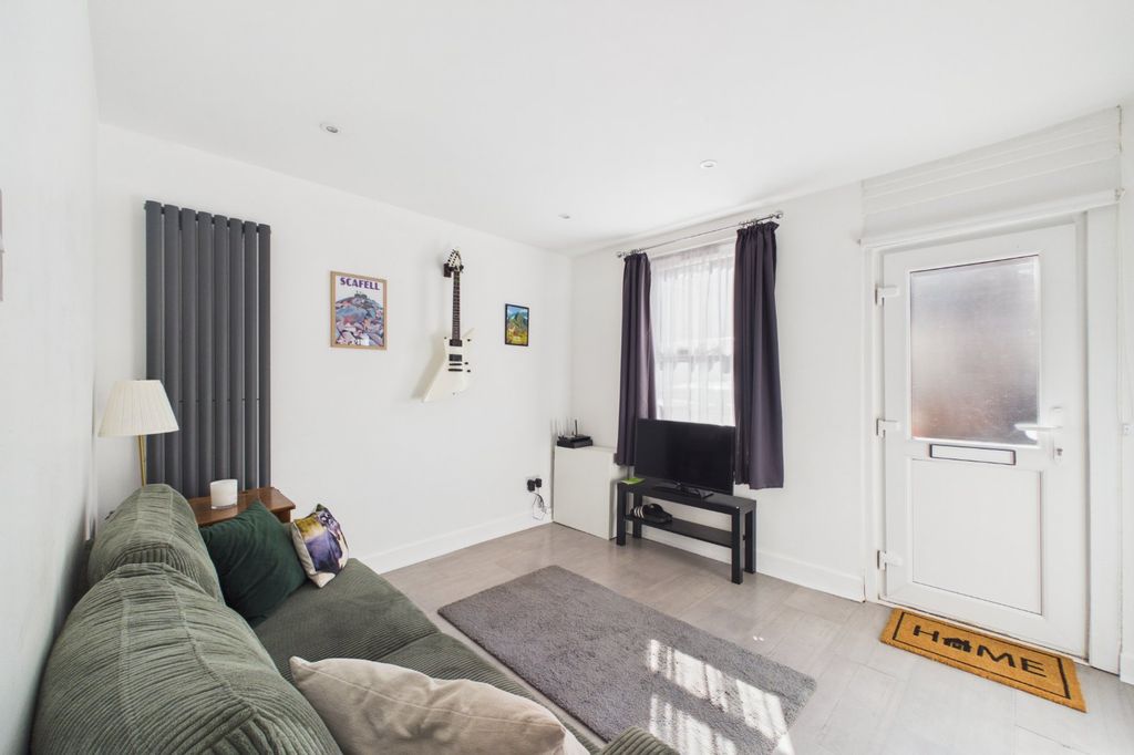 Property photo 2 of 8 Picture No. 02