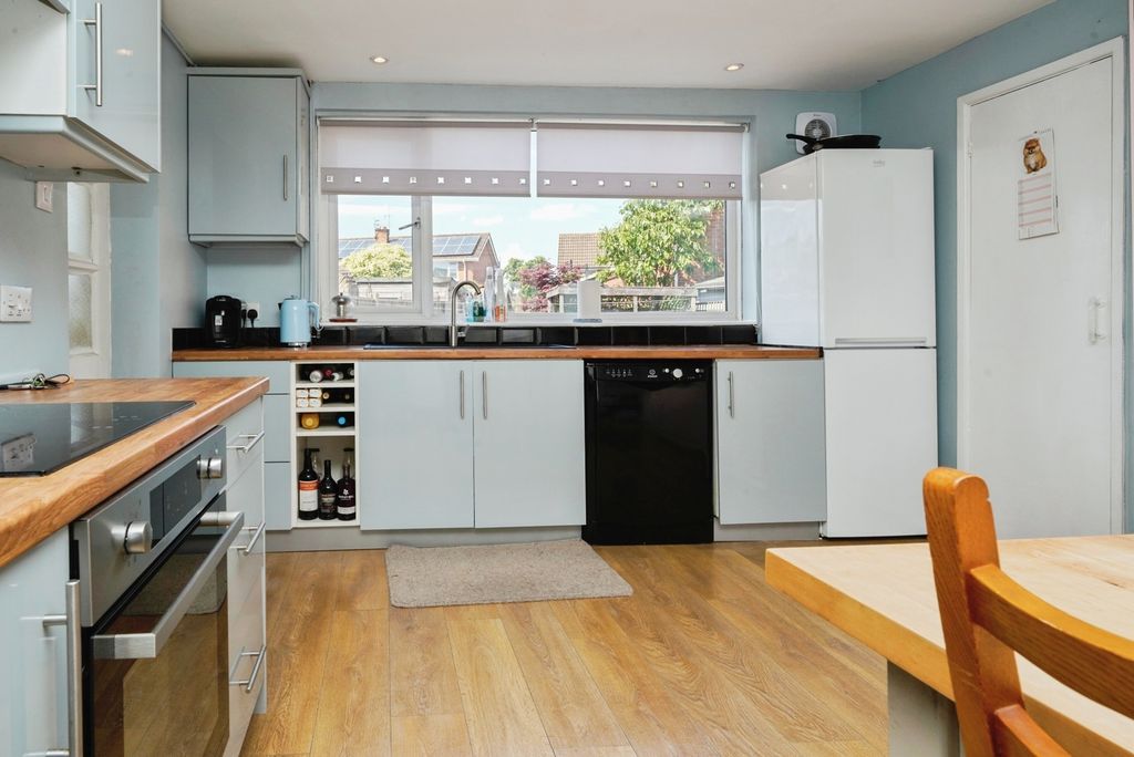 Property photo 2 of 15 Pbox-Img.Jpg