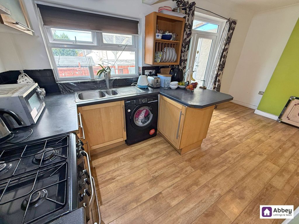 Property photo 3 of 13 Kitchen/Diner