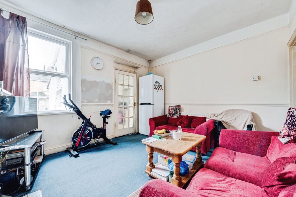 Property photo 3 of 10 Pbox-Img.Jpg