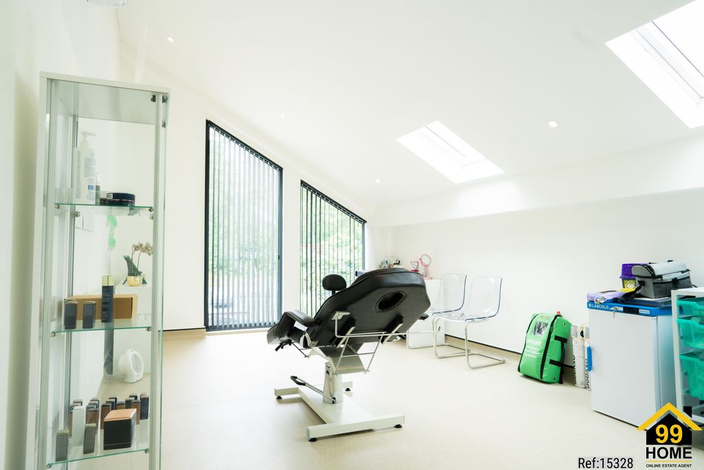 Property photo 3 of 7 Photo 2