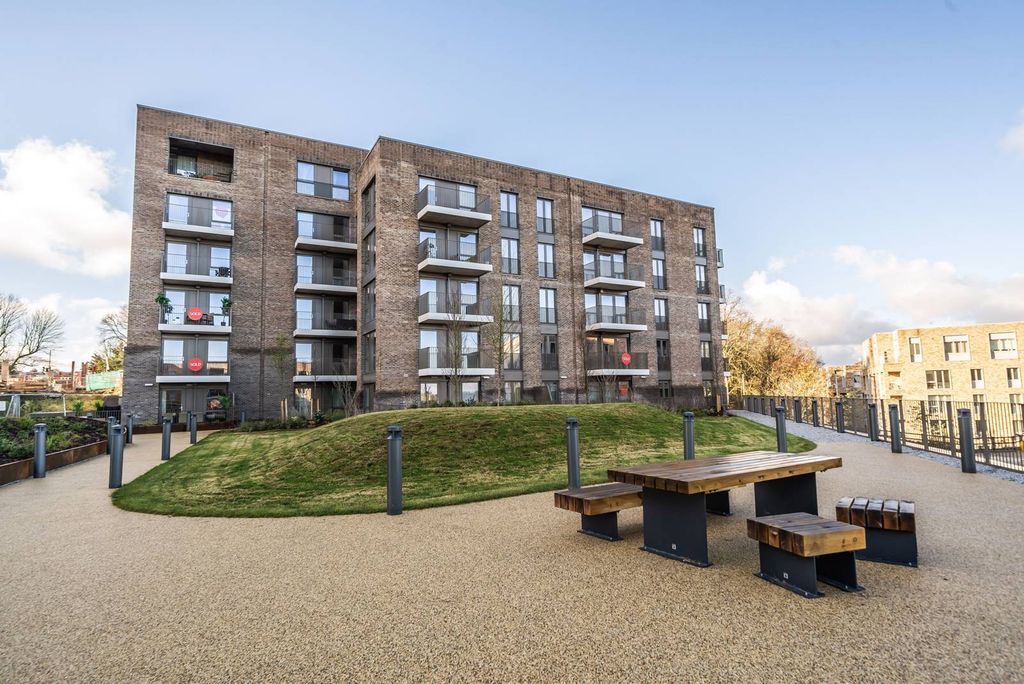 Property photo 1 of 8