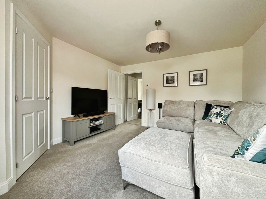 Property photo 3 of 16 4306955