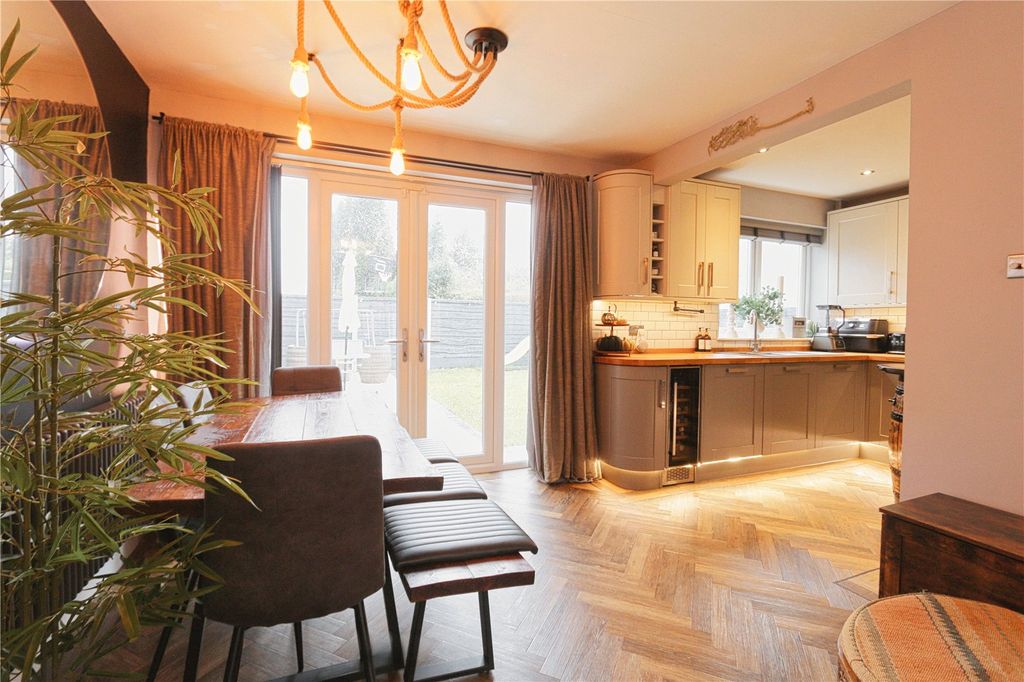 Property photo 3 of 17 Dining Area