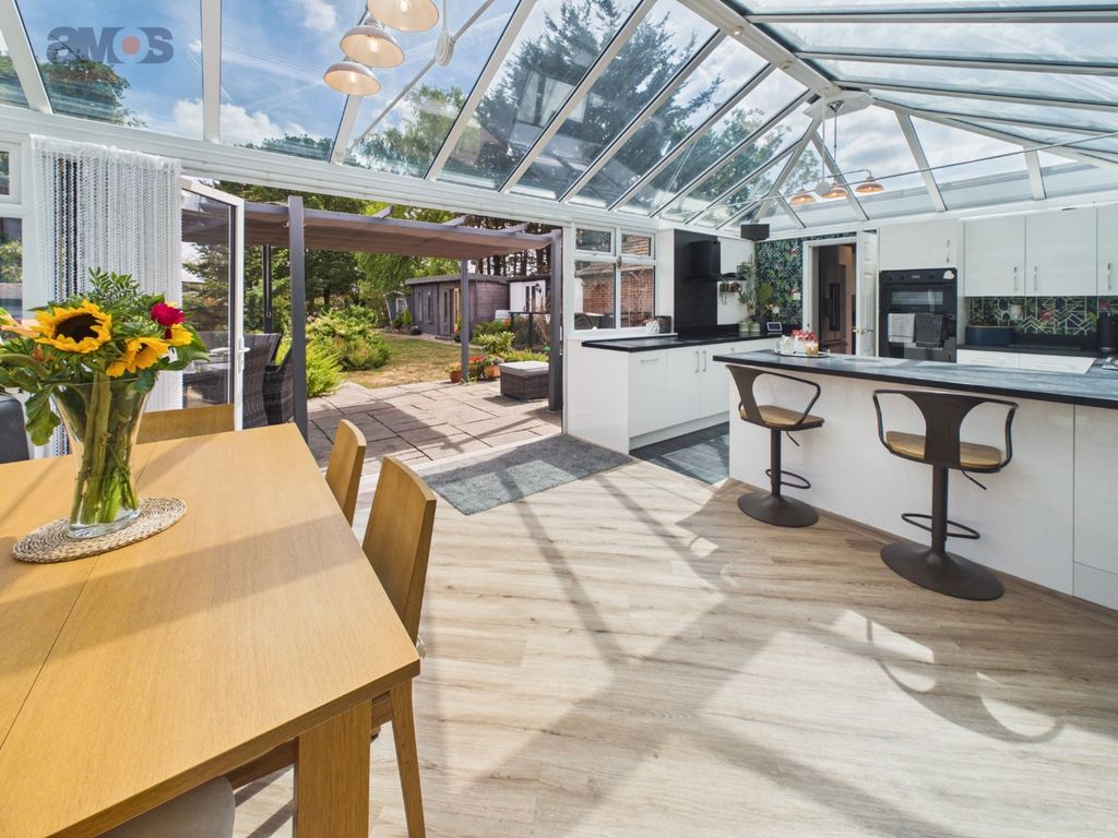 4 bed detached bungalow for saleEthelbert Road, Rochford, Essex SS4