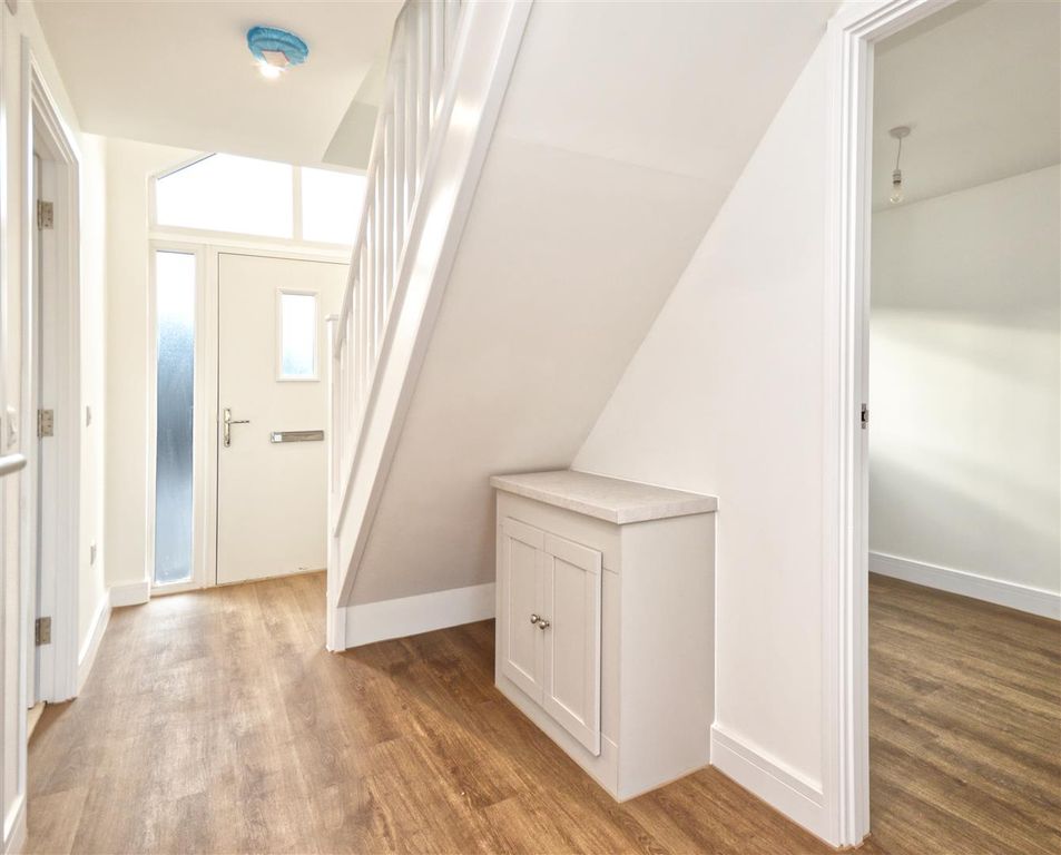 Property photo 2 of 13 Entrance Hall