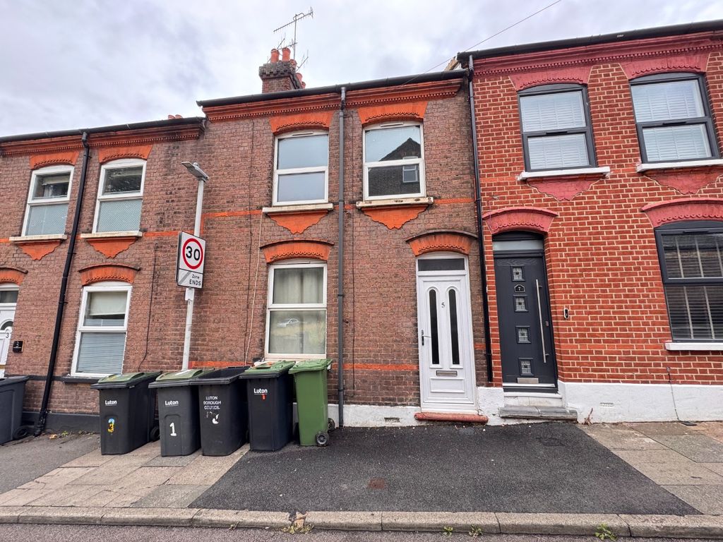 Property photo 1 of 13 4505701