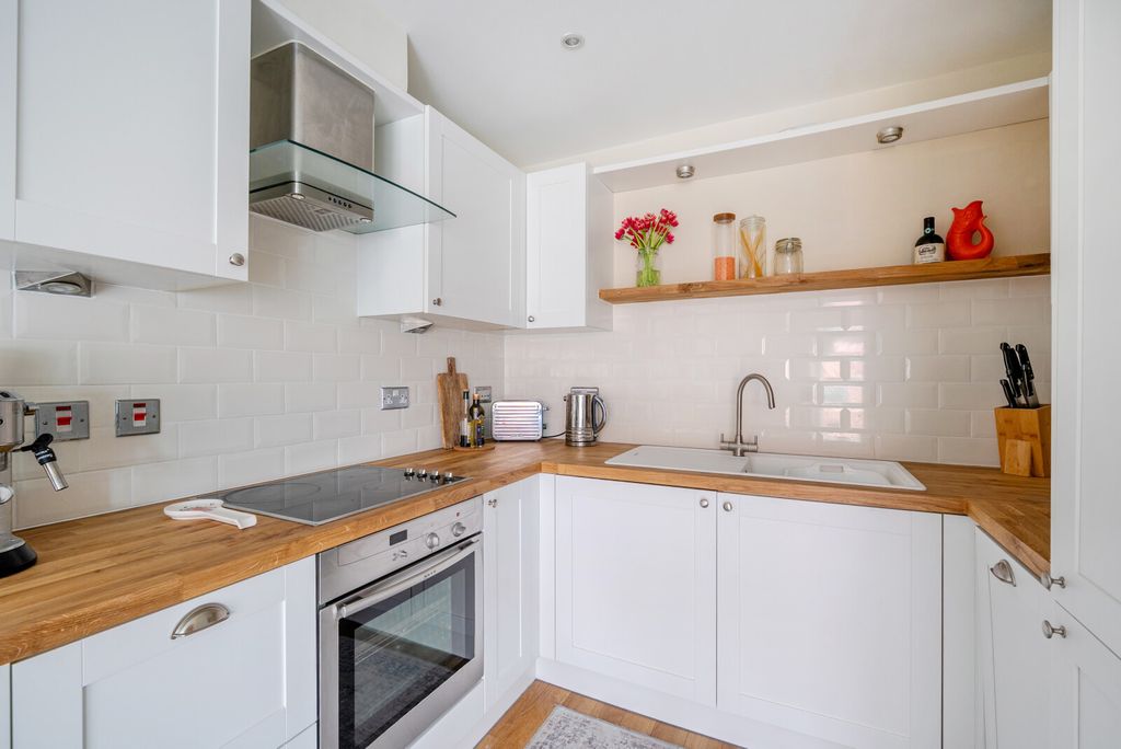 Property photo 2 of 11 1454597-17-69Fdce...