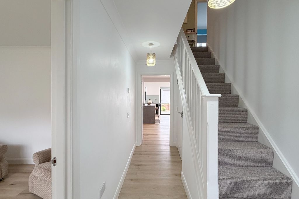 Property photo 2 of 42