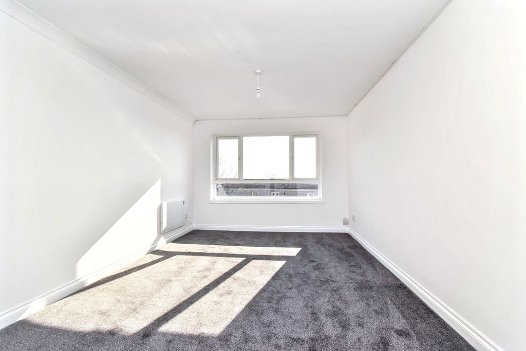 Property photo 2 of 6 Lounge