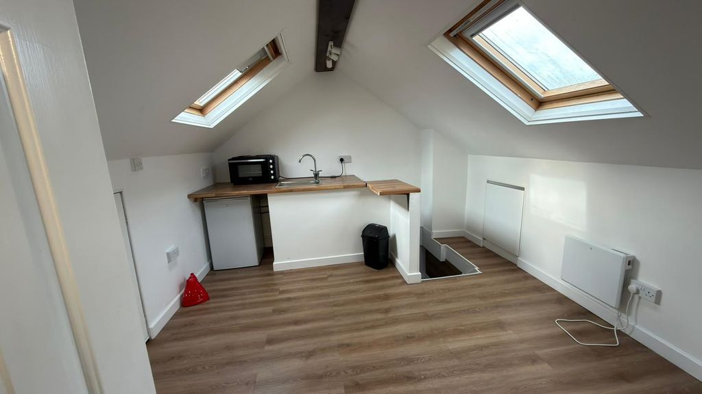 Property photo 3 of 4 Loft