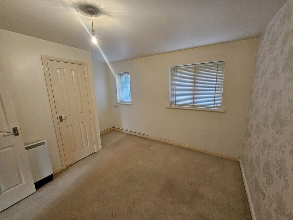 Property photo 2 of 8 Bedroom 1