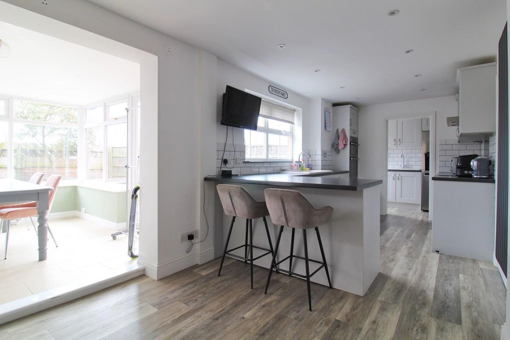 Property photo 3 of 19 Img_2133_Inpixio.Jpg