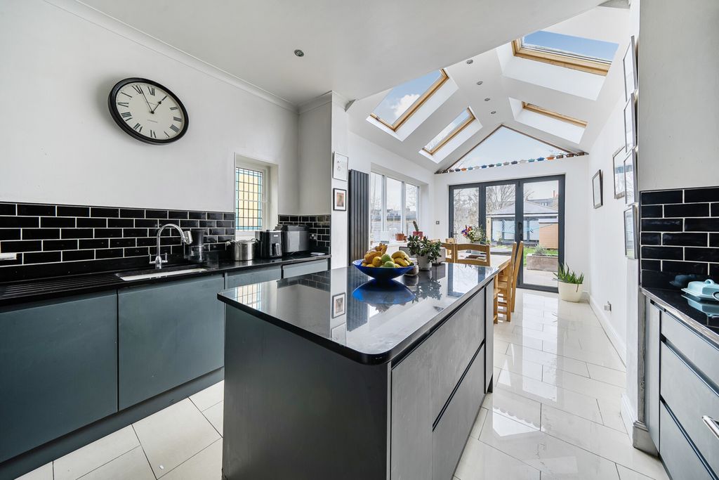 Property photo 3 of 20 Kitchen