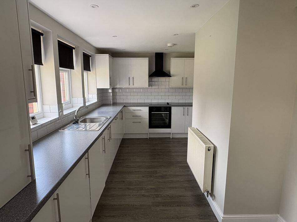 Property photo 2 of 11 Kitchen