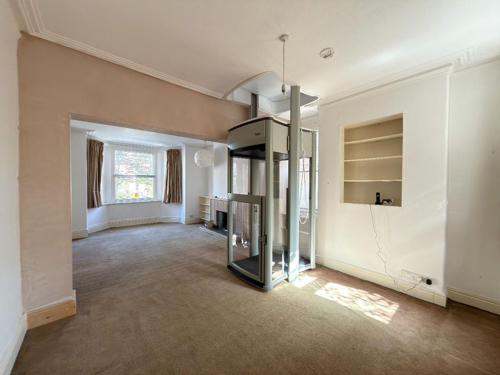 Property photo 3 of 23