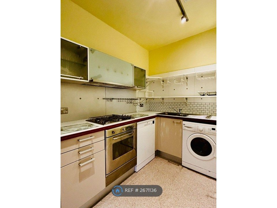 Property photo 2 of 18 Kitchen 1