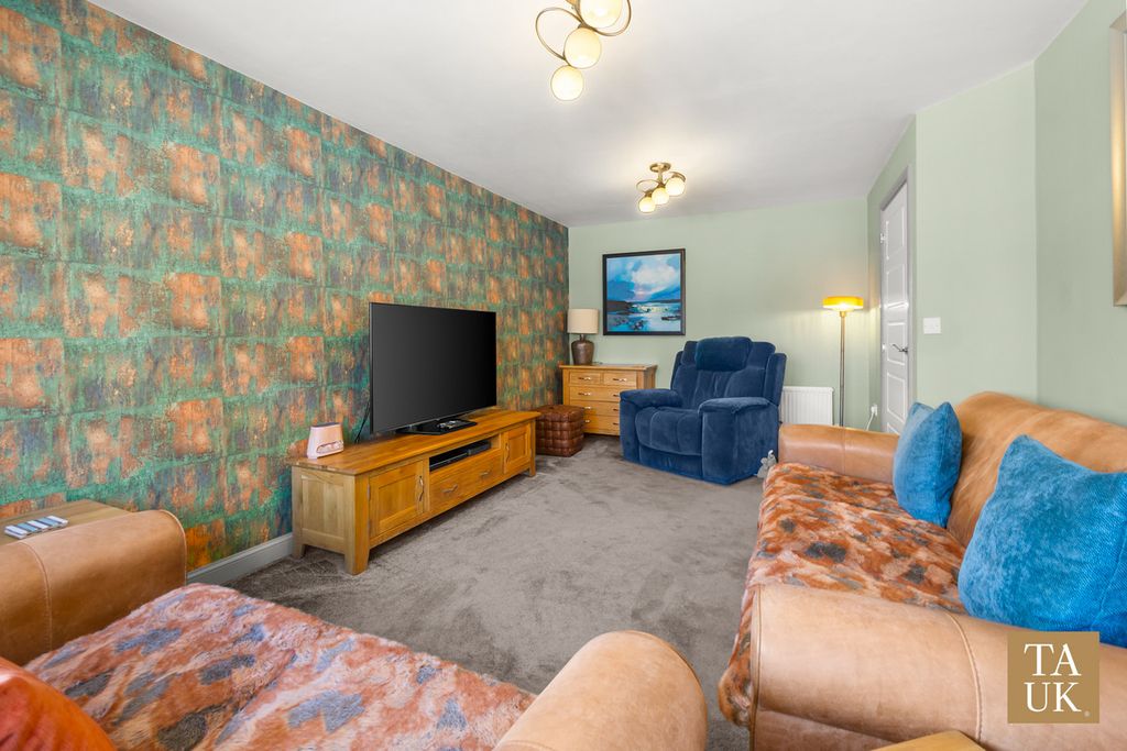 Property photo 3 of 18