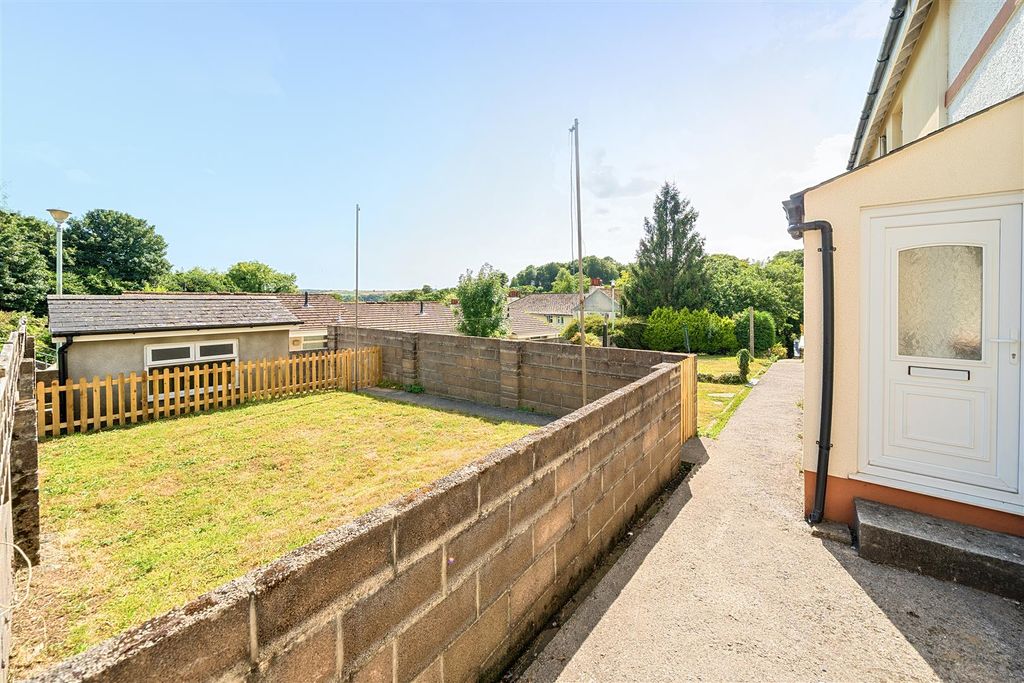 Property photo 2 of 15 Mill Meadow Garden Path.Jpg