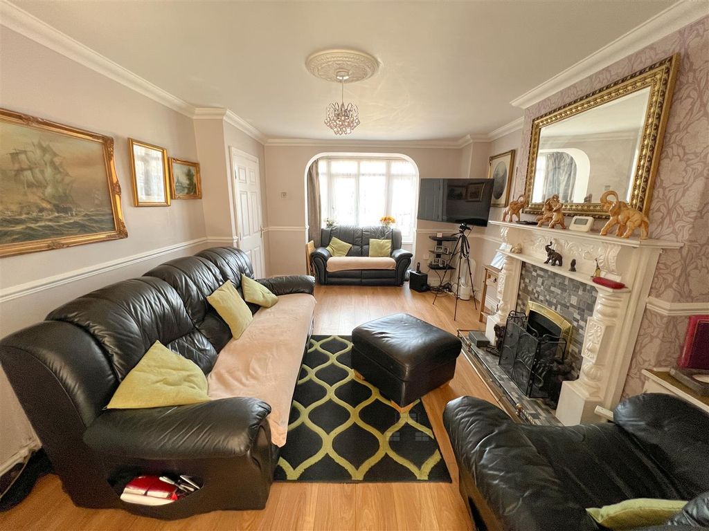 Property photo 3 of 21 20250713_103419899_Ios.Jpg