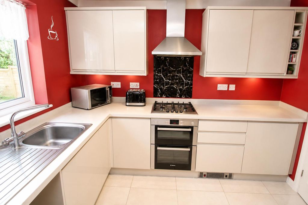 Property photo 2 of 12 Kitchen