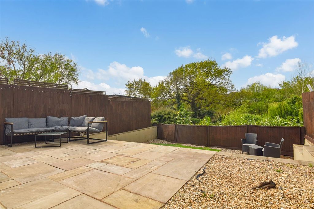 Property photo 2 of 25 Ph20_6526918.Jpg