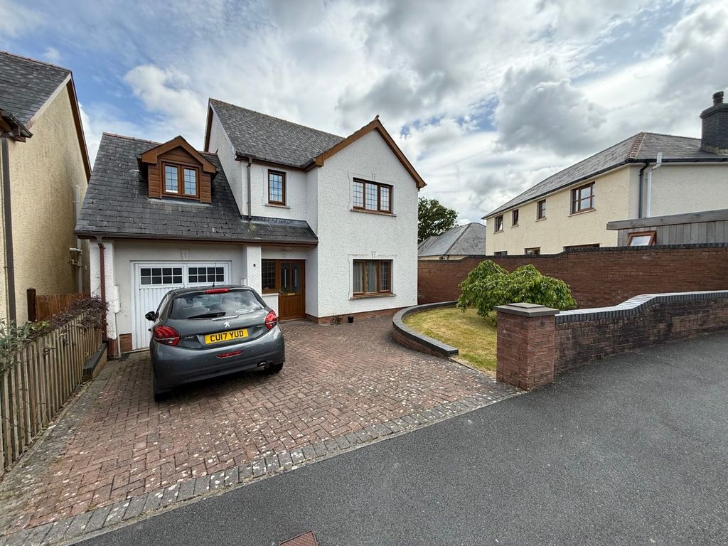 Property photo 2 of 44