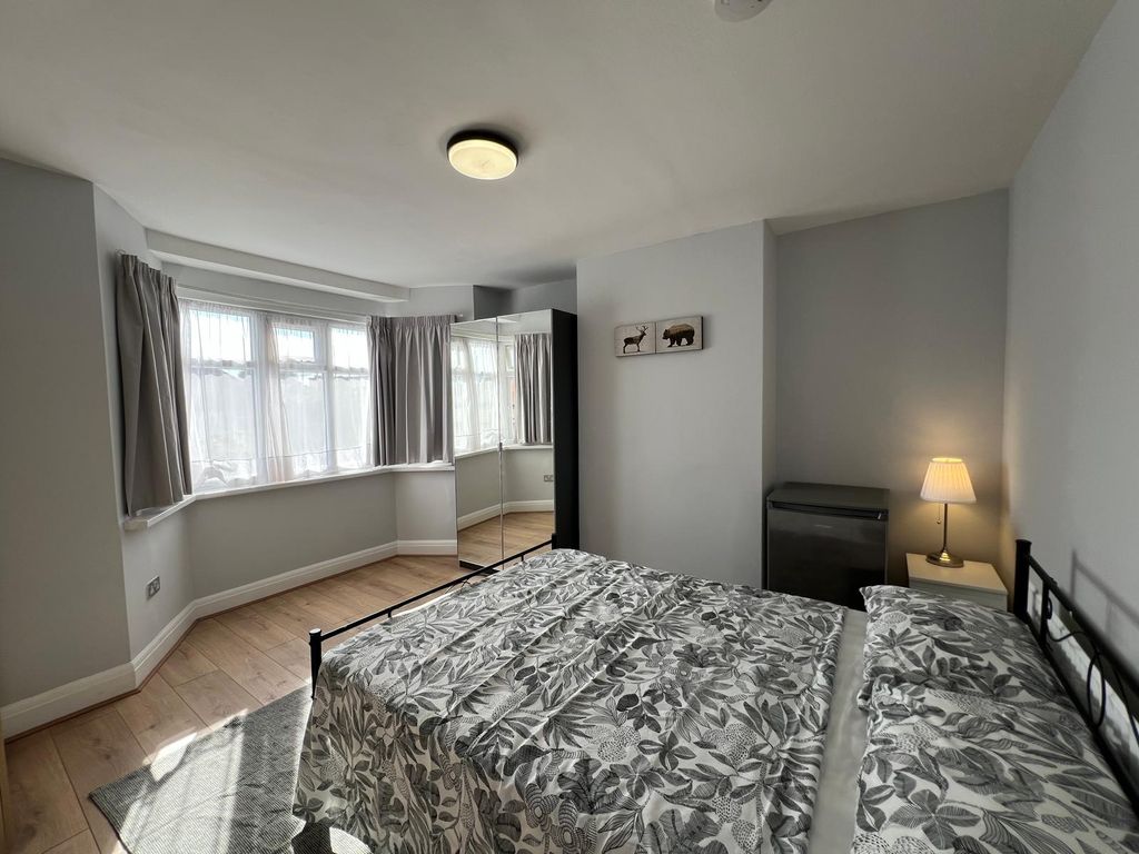 Property photo 2 of 6 Room