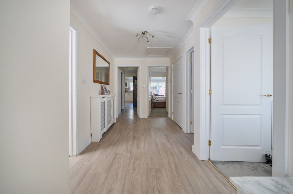 Property photo 3 of 18 1451834-15-69F0Da...