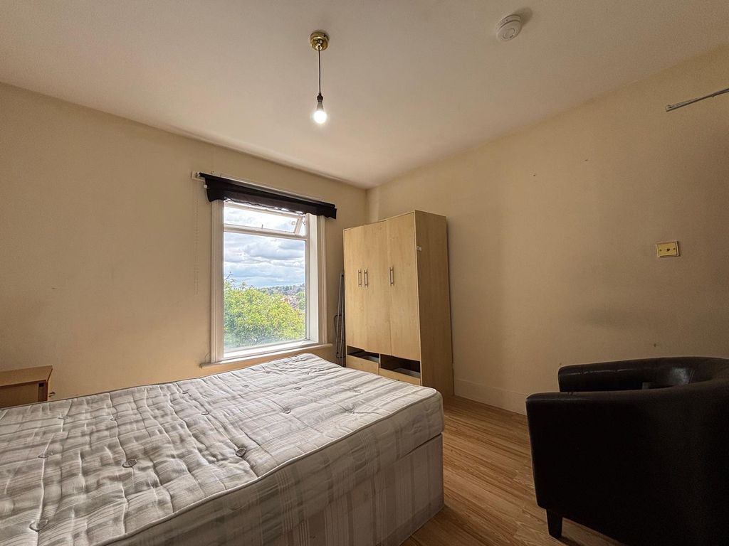 Property photo 3 of 4 Room