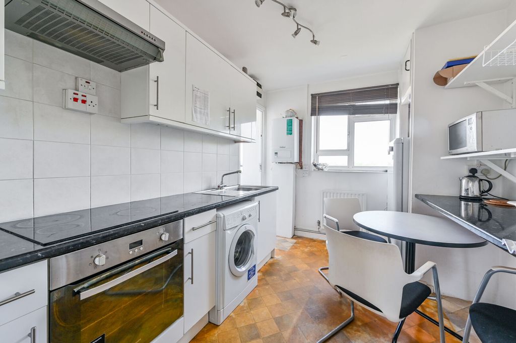 Property photo 3 of 12