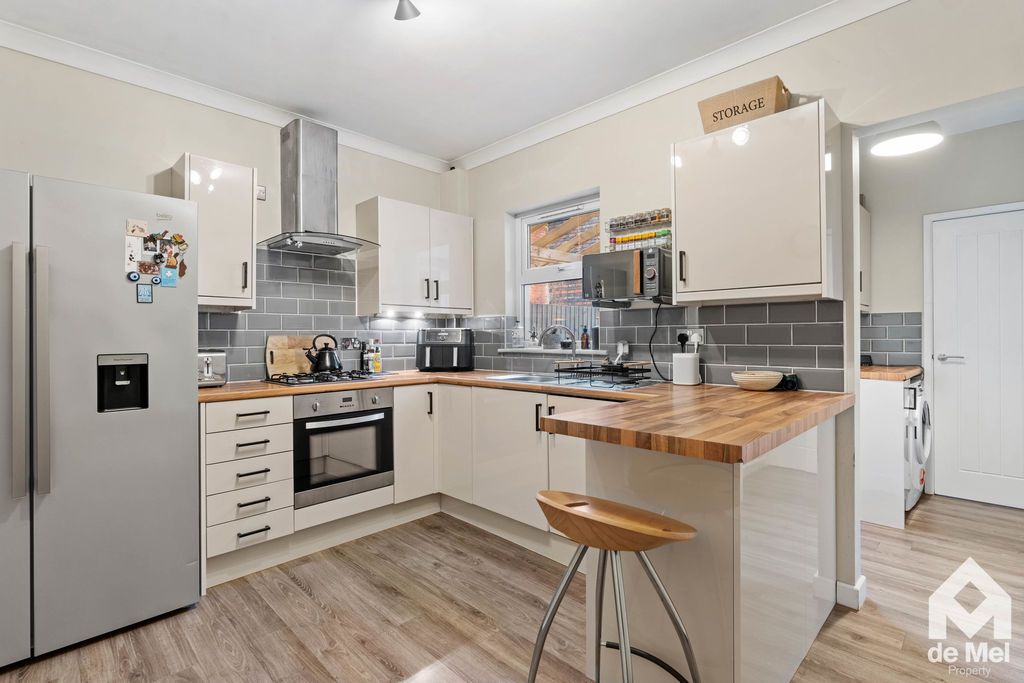 Property photo 2 of 13 Photo 9