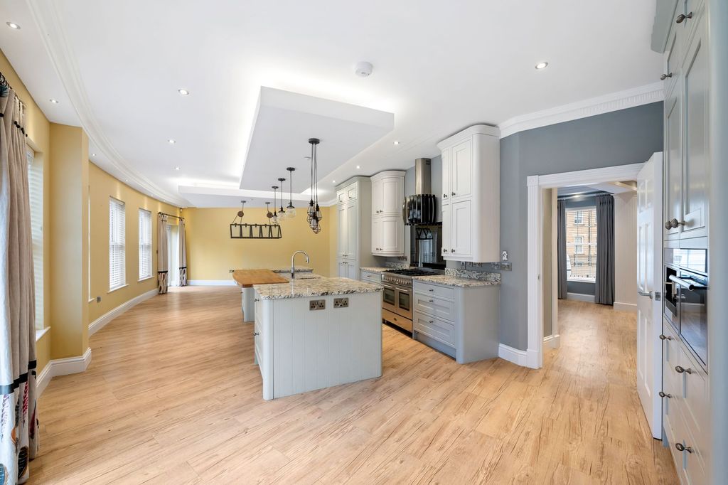 Additional image 7 of 6 bed end terrace house for saleShelley Place, The Colosseum, Lincoln LN1