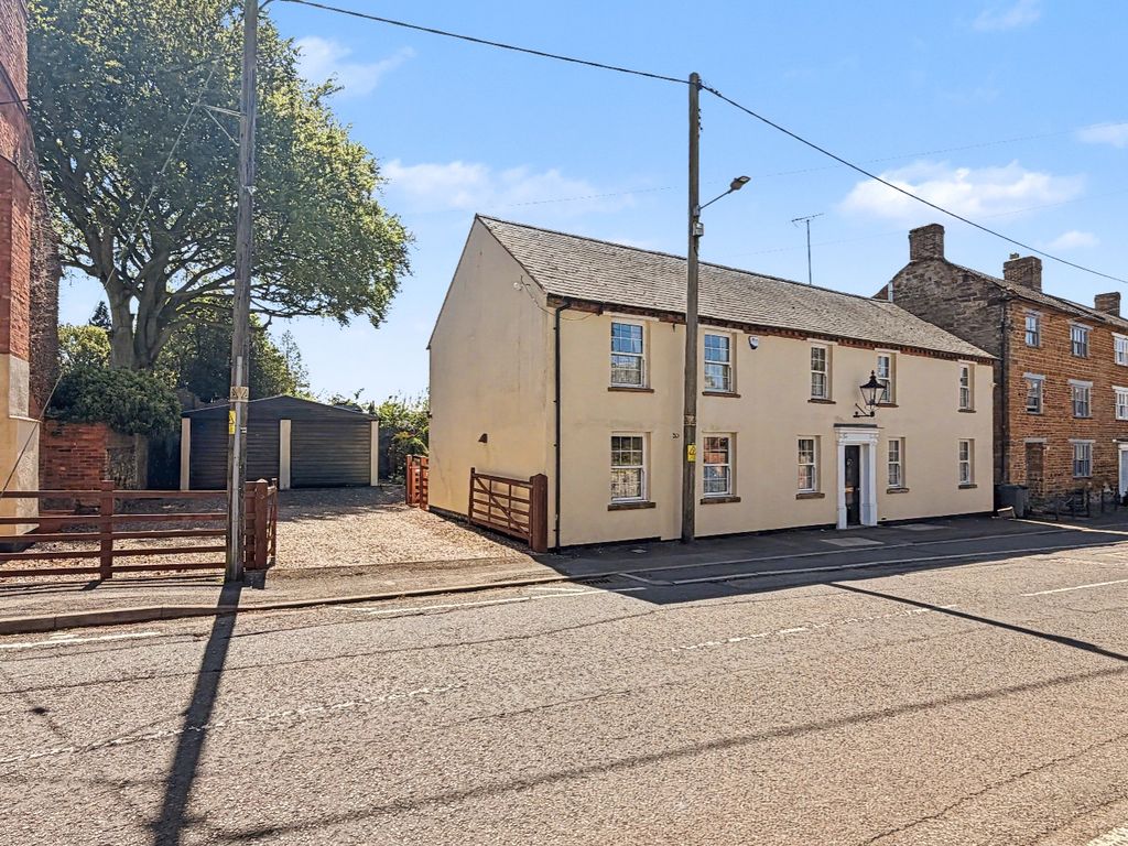 Property photo 1 of 69 4712972