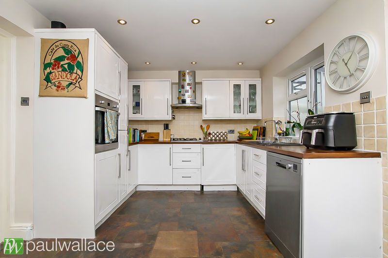 Property photo 3 of 20 Kitchen / Breakfast Room