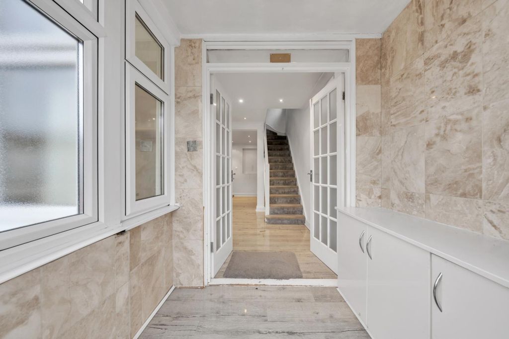 Property photo 3 of 12 Gallery