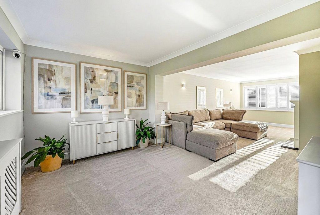 Property photo 3 of 23 Gallery