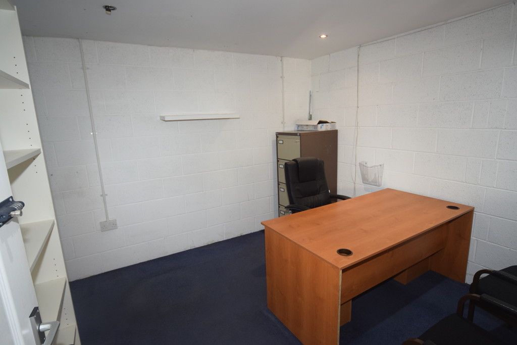 Property photo 3 of 12 Office Space