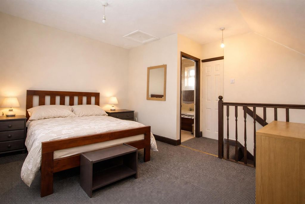 Property photo 2 of 14 967dc846-F923-4793-9Cbf-A6A8Fb955608.Png