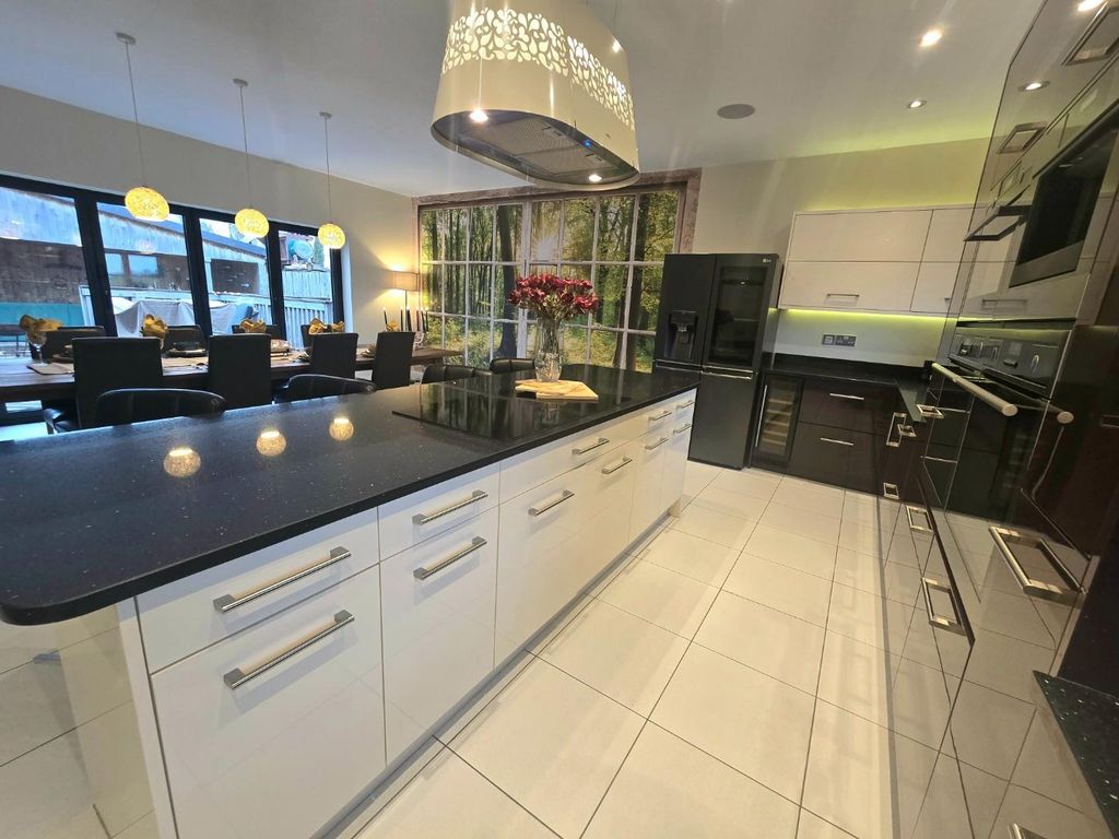 Property photo 3 of 43 Kitchen